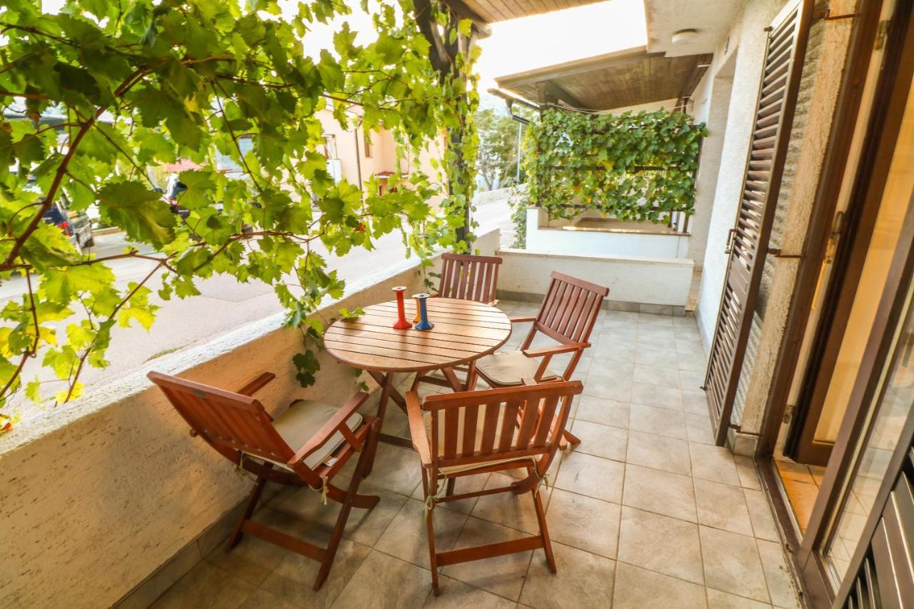 Apartments Vladan With Terrace บัชกา ภายนอก รูปภาพ