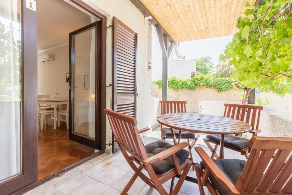 Apartments Vladan With Terrace บัชกา ภายนอก รูปภาพ