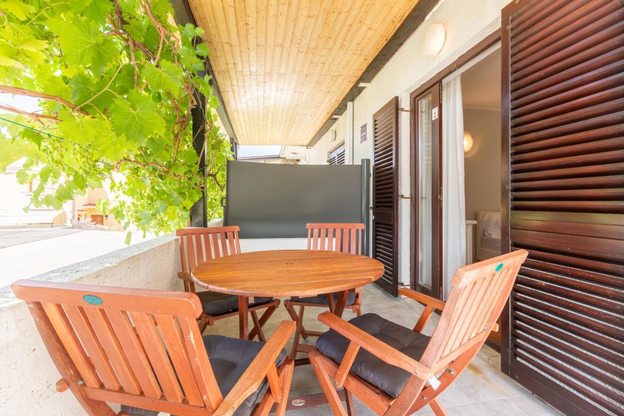 Apartments Vladan With Terrace บัชกา ภายนอก รูปภาพ