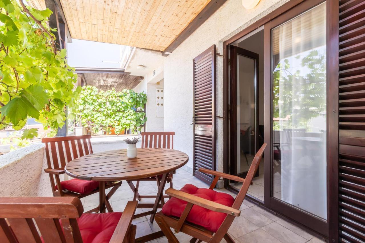 Apartments Vladan With Terrace บัชกา ภายนอก รูปภาพ