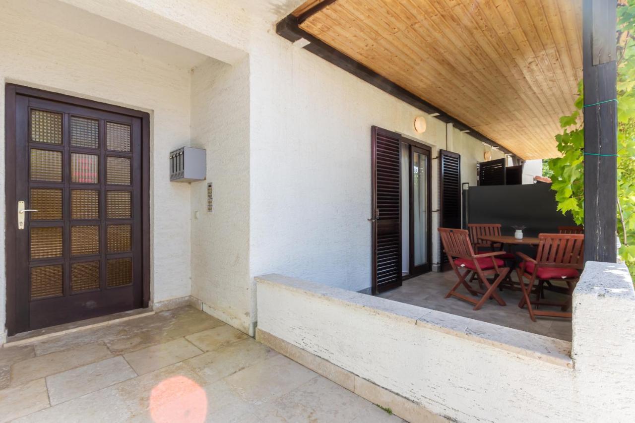 Apartments Vladan With Terrace บัชกา ภายนอก รูปภาพ
